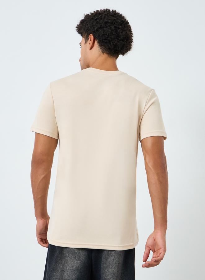 ستايلي تيشيرت بياقة دائرية وطبعة جرافيك - Image 4